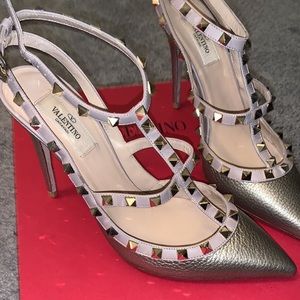 Valentino rock stud NWT never worn size 40